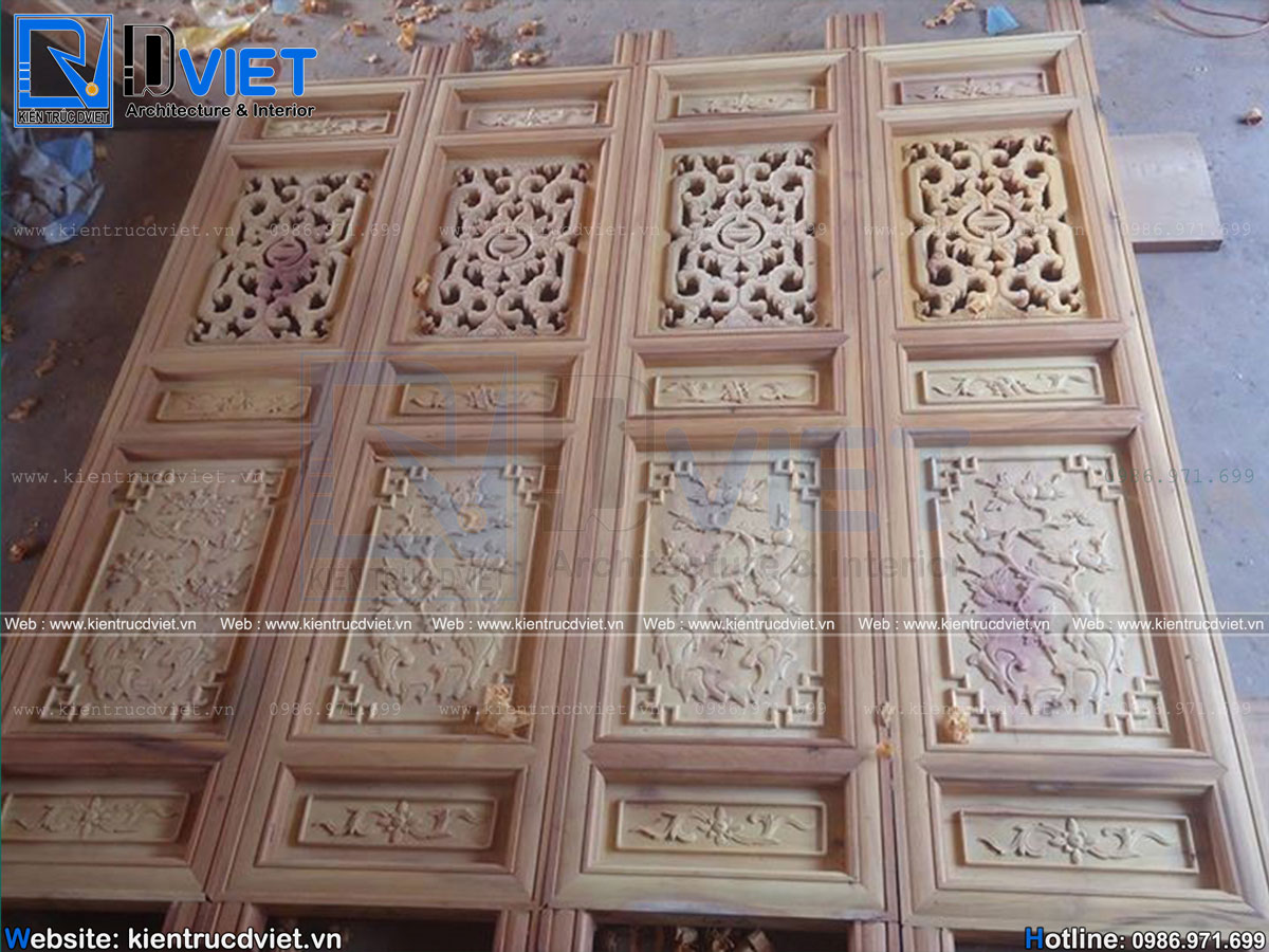Đục chạm cửa bức bàn gỗ lim cho nhà gỗ cổ truyền tại Việt Nam